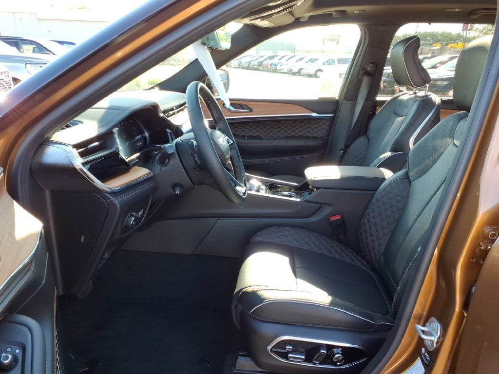 2027 Jeep Grand Cherokee GRAND CHEROKEE SUMMIT 4X4