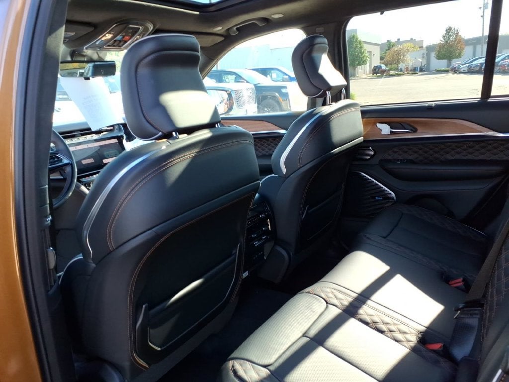 2027 Jeep Grand Cherokee GRAND CHEROKEE SUMMIT 4X4