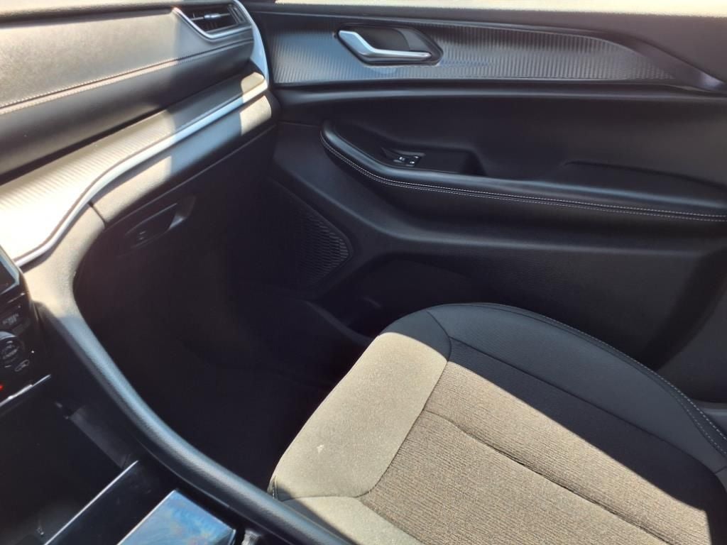 2025 Jeep Grand Cherokee GRAND CHEROKEE L LAREDO 4X4