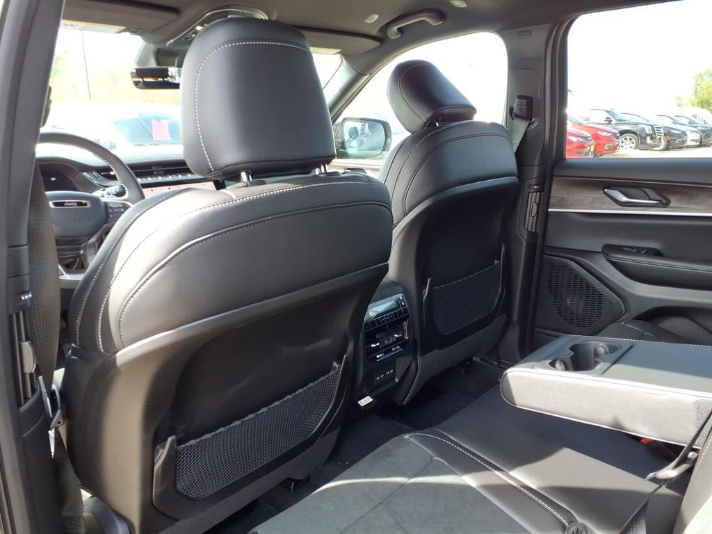 2026 Jeep Grand Cherokee GRAND CHEROKEE L LAREDO ALTITUDE 4X4