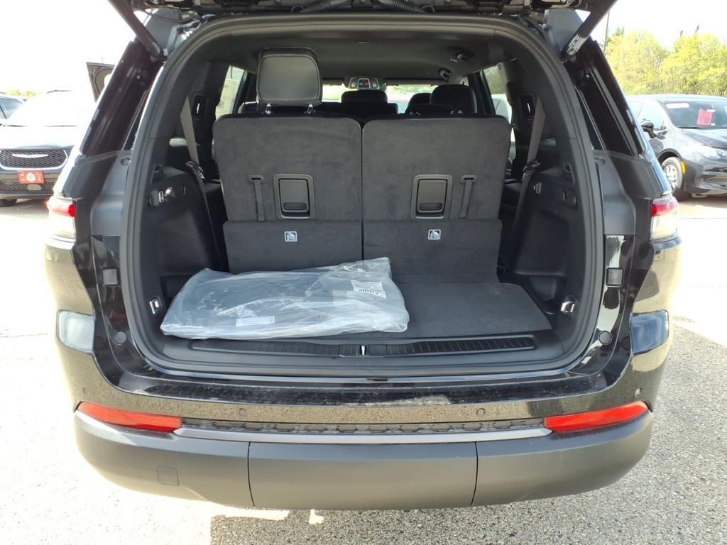 2026 Jeep Grand Cherokee GRAND CHEROKEE L LAREDO ALTITUDE 4X4