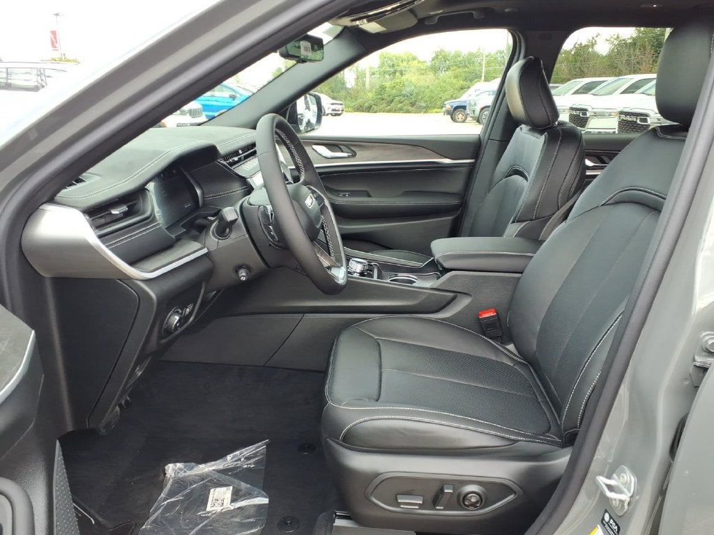2027 Jeep Grand Cherokee GRAND CHEROKEE L LIMITED RESERVE 4X4