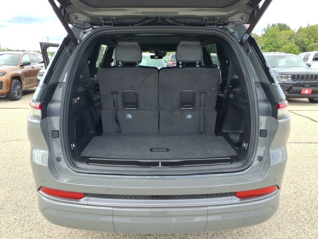 2027 Jeep Grand Cherokee GRAND CHEROKEE L LIMITED RESERVE 4X4