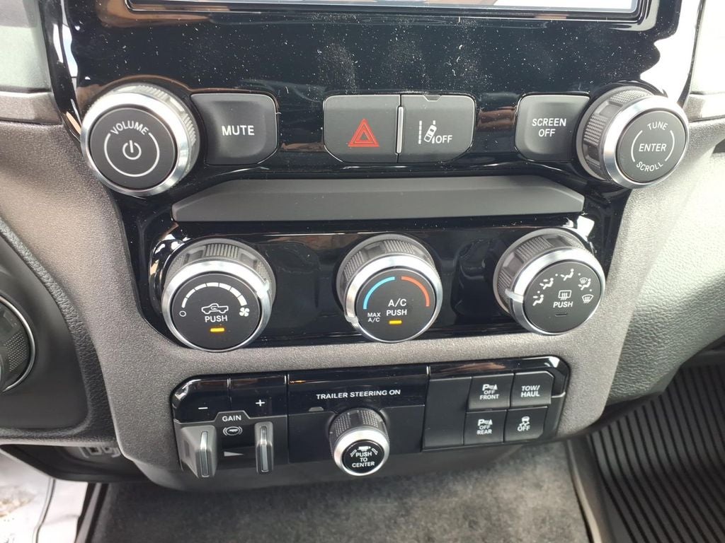 2026 RAM Ram 1500 RAM 1500 TRADESMAN CREW CAB 4X4 5'7' BOX