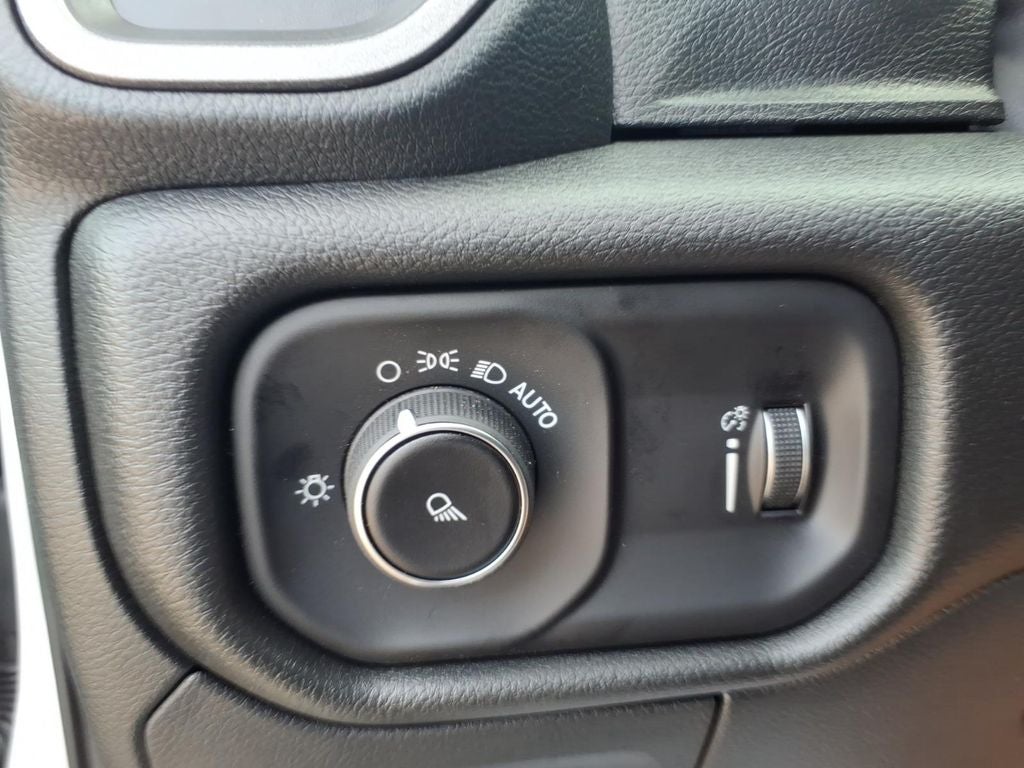 2026 RAM Ram 1500 RAM 1500 TRADESMAN CREW CAB 4X4 5'7' BOX