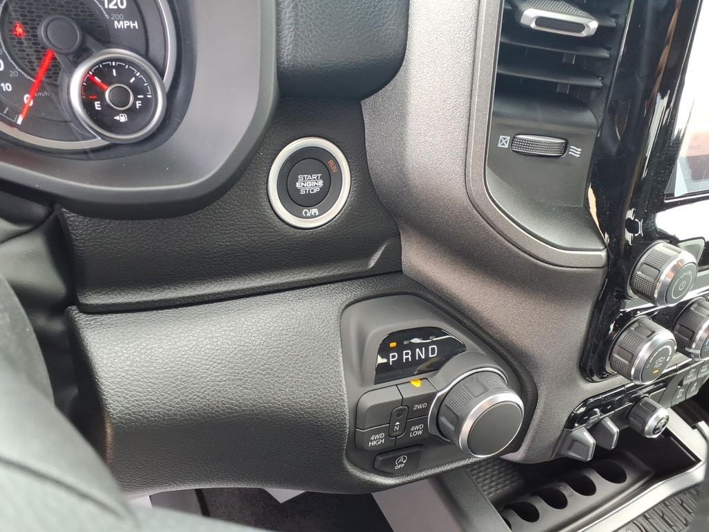 2026 RAM Ram 1500 RAM 1500 TRADESMAN CREW CAB 4X4 5'7' BOX