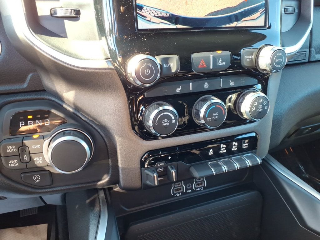 2027 RAM Ram 1500 RAM 1500 BIG HORN QUAD CAB 4X4 6'4' BOX