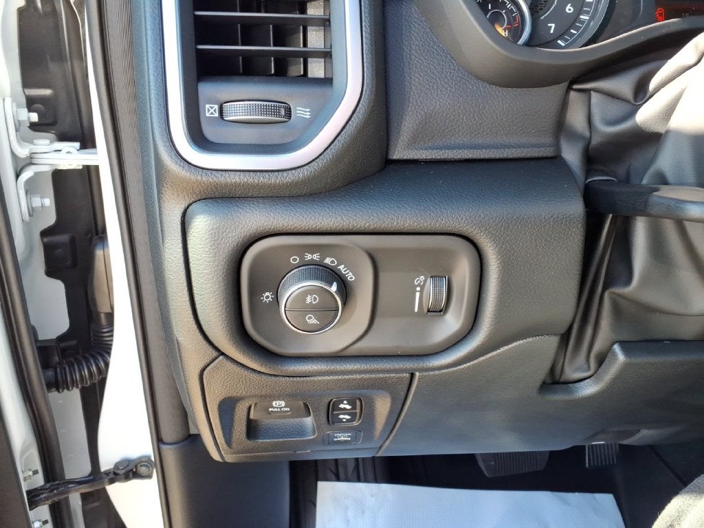 2027 RAM Ram 1500 RAM 1500 BIG HORN QUAD CAB 4X4 6'4' BOX