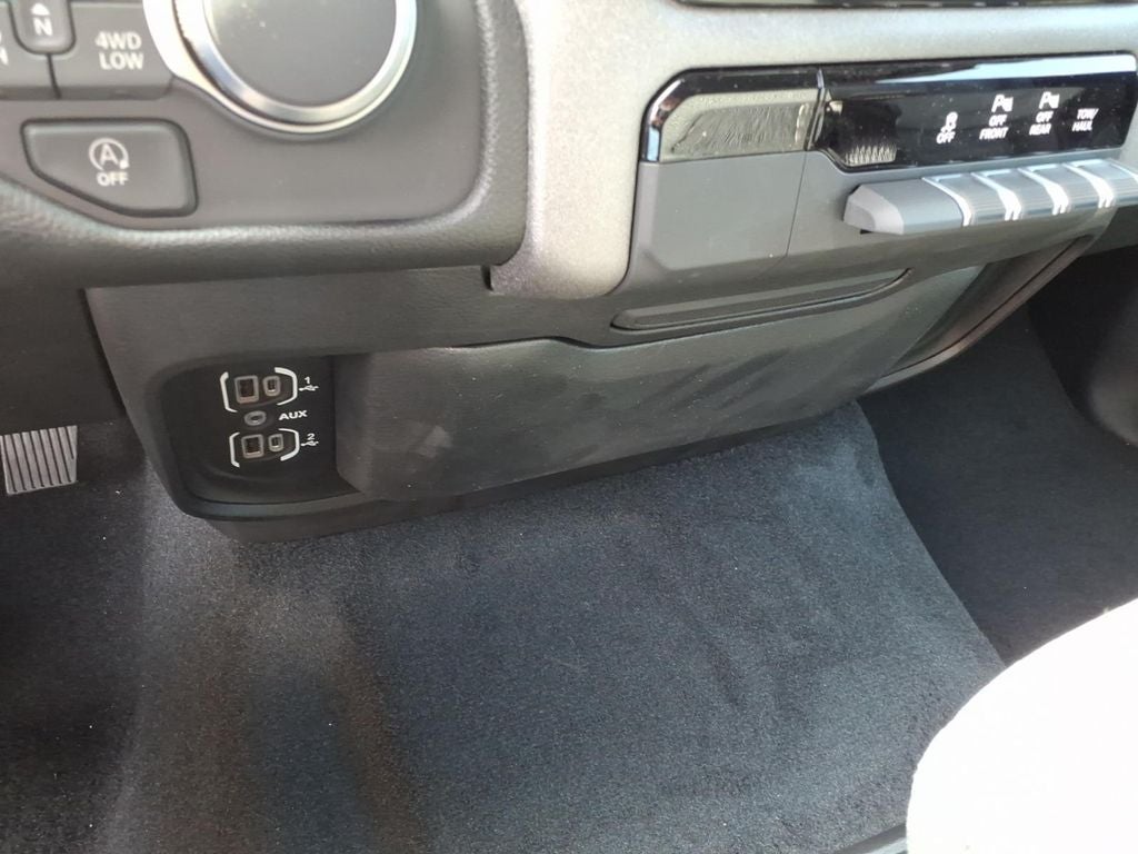 2026 RAM Ram 1500 RAM 1500 EXPRESS CREW CAB 4X4 5'7' BOX