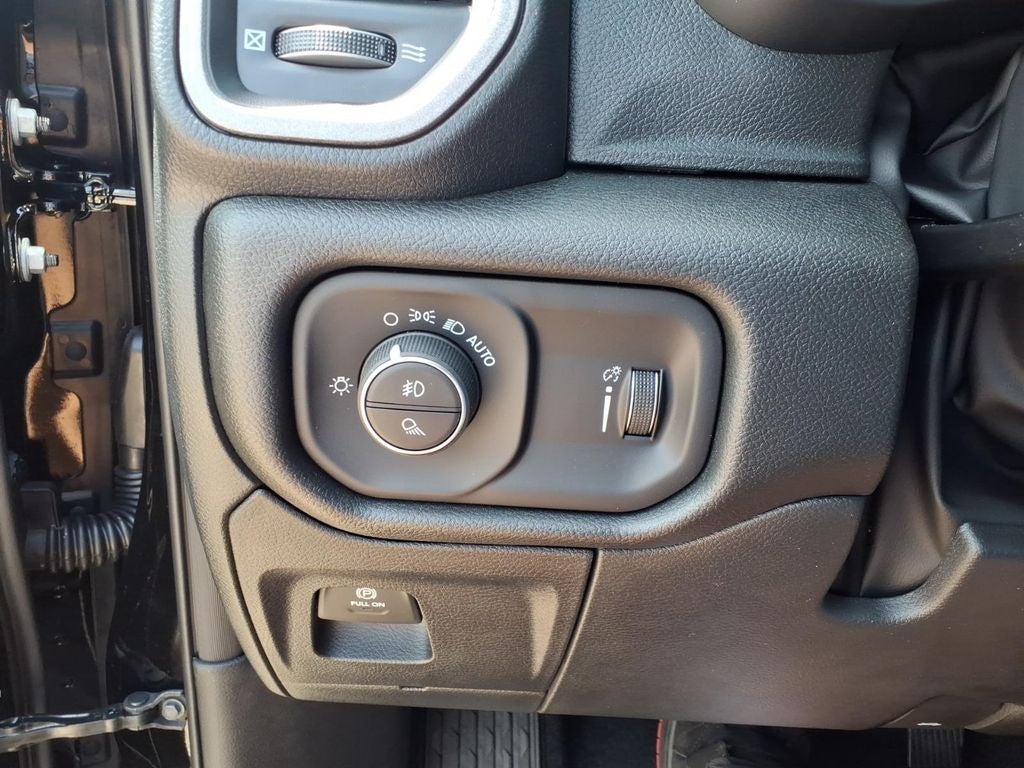 2026 RAM Ram 1500 RAM 1500 EXPRESS CREW CAB 4X4 5'7' BOX