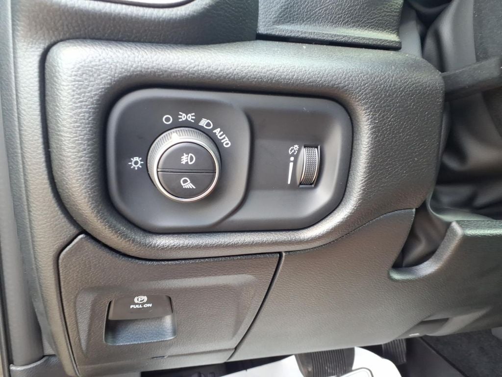 2026 RAM Ram 1500 RAM 1500 EXPRESS CREW CAB 4X4 6'4' BOX