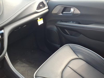 2027 Chrysler Pacifica PACIFICA LIMITED