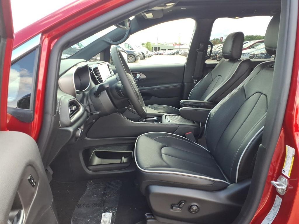2027 Chrysler Pacifica PACIFICA LIMITED