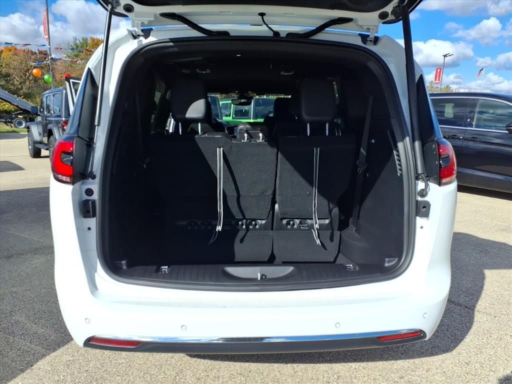 2026 Chrysler Pacifica PACIFICA SELECT AWD
