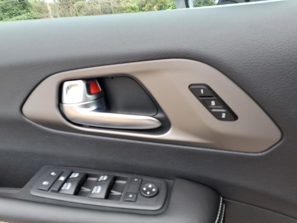 2027 Chrysler Pacifica PACIFICA SELECT AWD