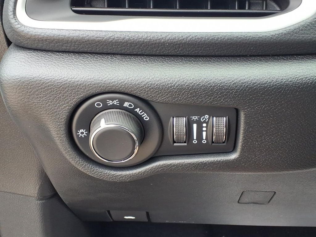 2027 Chrysler Pacifica PACIFICA SELECT AWD