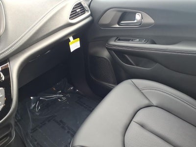 2027 Chrysler Pacifica PACIFICA SELECT AWD