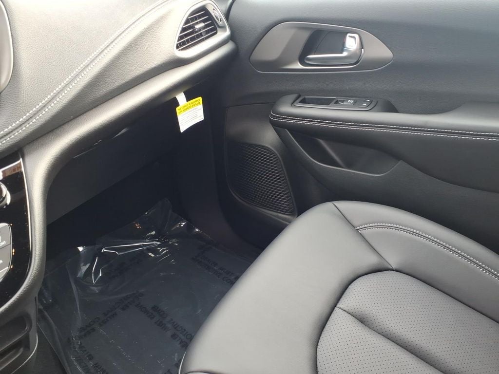 2027 Chrysler Pacifica PACIFICA SELECT AWD