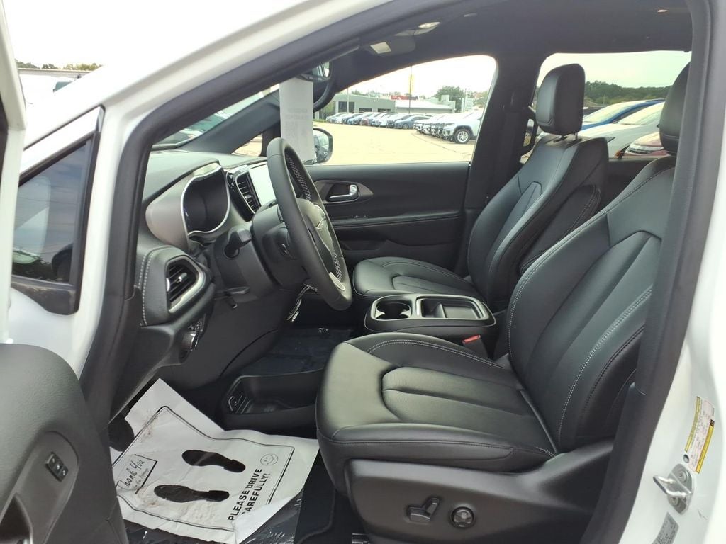 2027 Chrysler Pacifica PACIFICA SELECT AWD