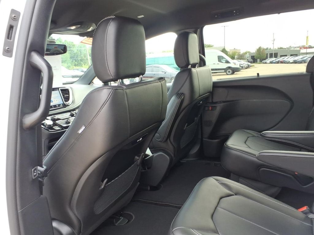 2027 Chrysler Pacifica PACIFICA SELECT AWD