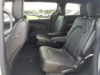2027 Chrysler Pacifica PACIFICA SELECT AWD