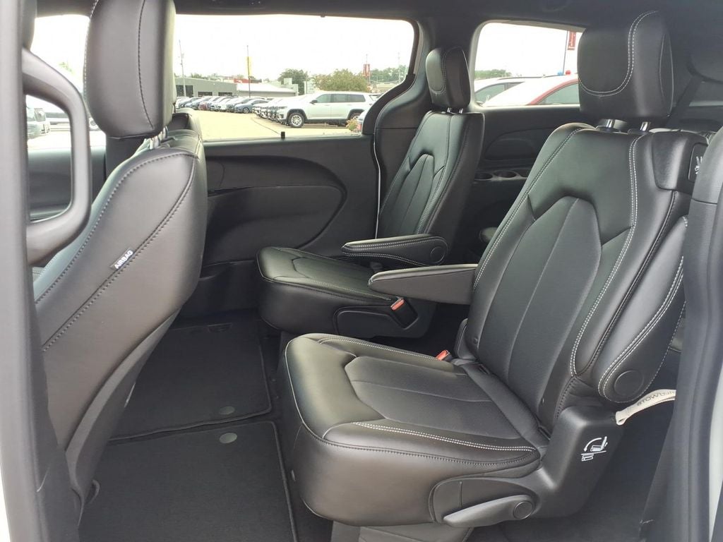 2027 Chrysler Pacifica PACIFICA SELECT AWD