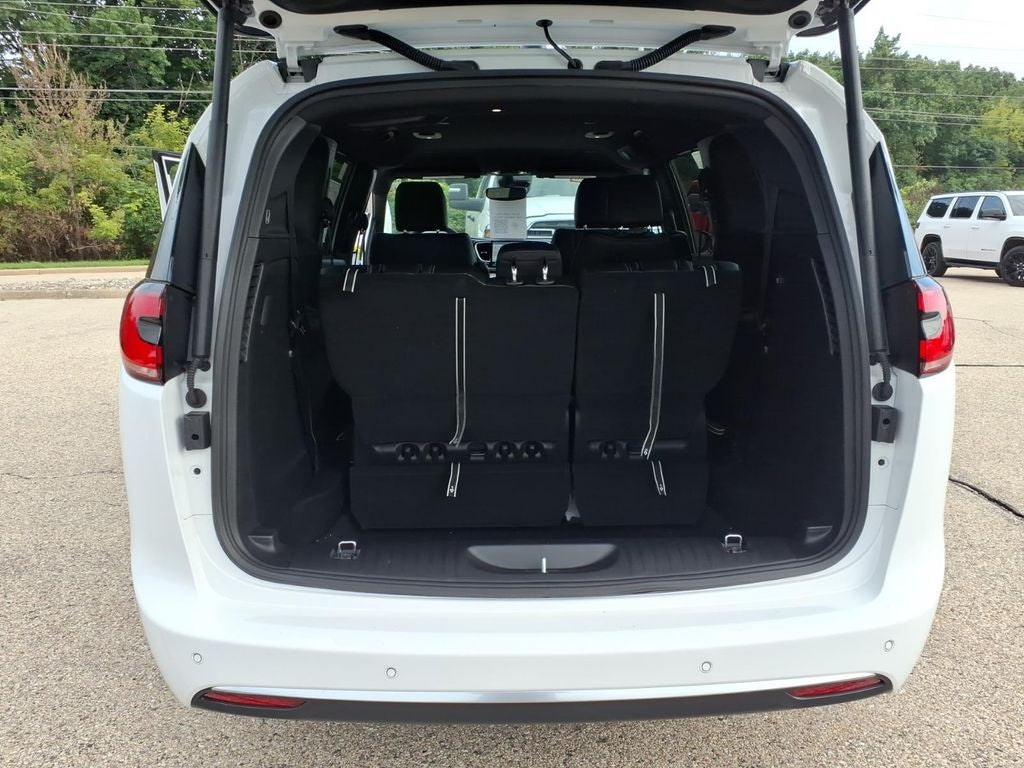 2027 Chrysler Pacifica PACIFICA SELECT AWD