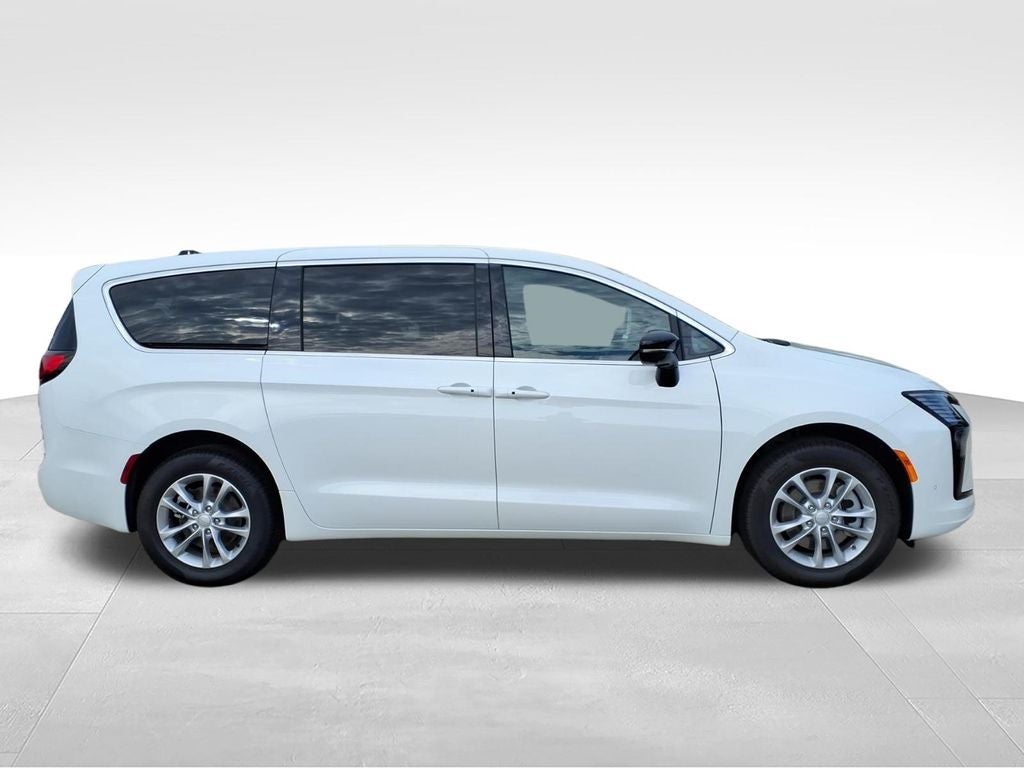 2027 Chrysler Pacifica PACIFICA SELECT AWD