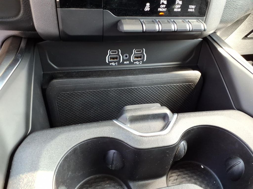 2026 RAM Ram 1500 RAM 1500 EXPRESS CREW CAB 4X4 5'7' BOX