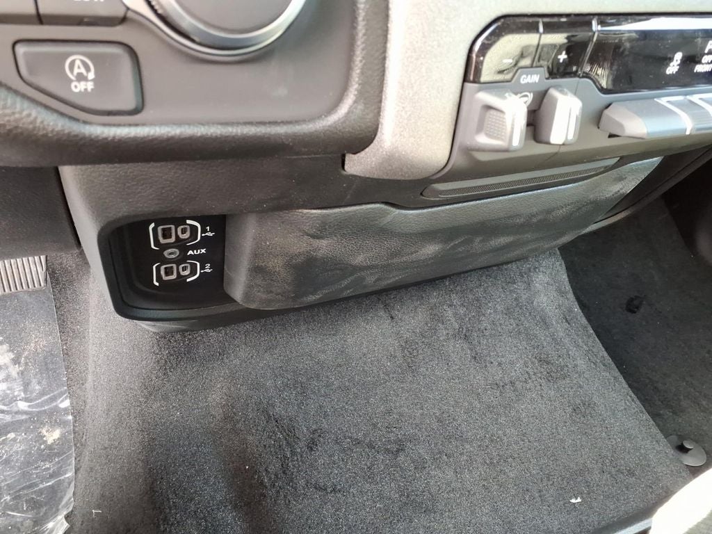 2026 RAM Ram 1500 RAM 1500 TRADESMAN CREW CAB 4X4 5'7' BOX