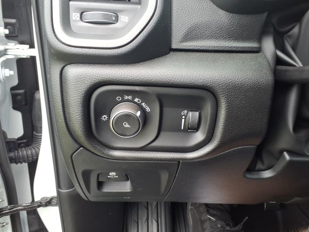 2026 RAM Ram 1500 RAM 1500 TRADESMAN CREW CAB 4X4 5'7' BOX
