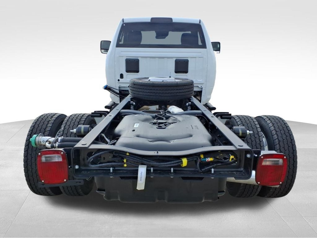 2026 RAM 5500 Chassis RAM 5500 TRADESMAN CHASSIS REGULAR CAB 4X4 84' CA