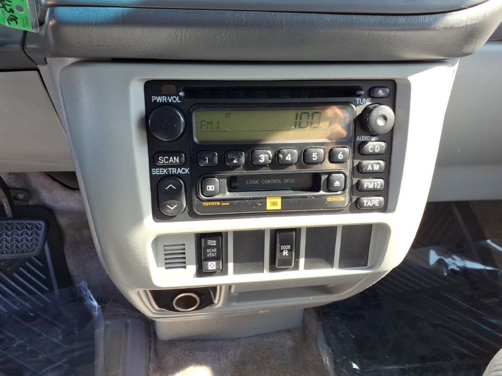 2003 Toyota Sienna LE
